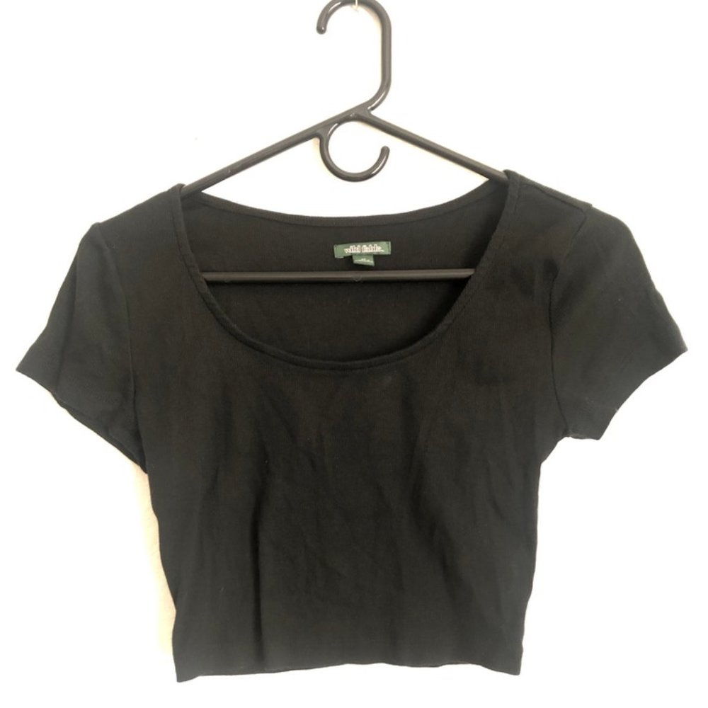 Simple Black Cropped Tshirt
